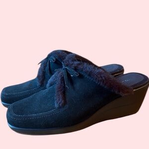 SUEDE🐝TOM McCAN MULES